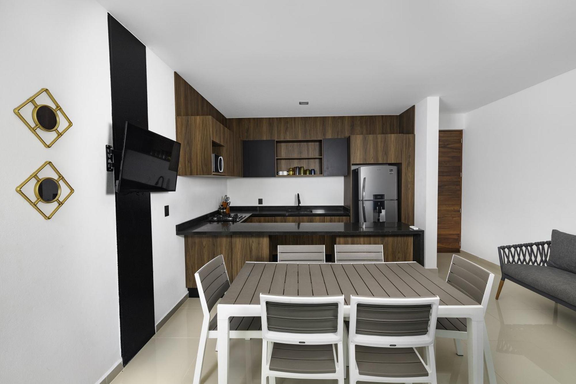Angelina 28 Beachfront And Family Apartments - Modern And Relaxing Long Stays - 20 Min From Cancun Airport Puerto Morelos Eksteriør billede