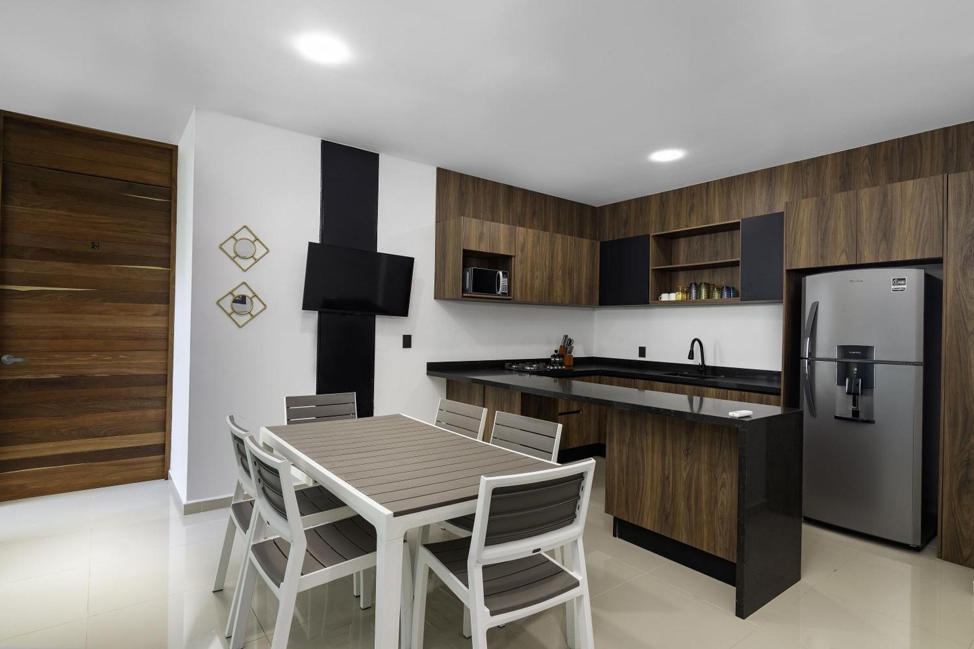Angelina 28 Beachfront And Family Apartments - Modern And Relaxing Long Stays - 20 Min From Cancun Airport Puerto Morelos Eksteriør billede