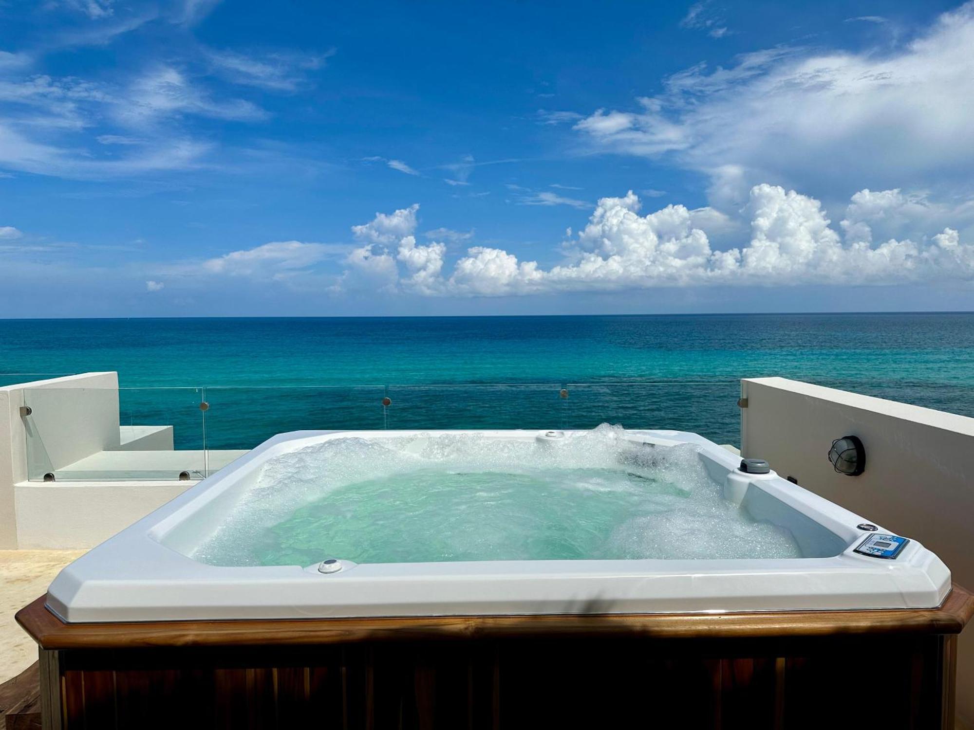 Angelina 28 Beachfront And Family Apartments - Modern And Relaxing Long Stays - 20 Min From Cancun Airport Puerto Morelos Eksteriør billede
